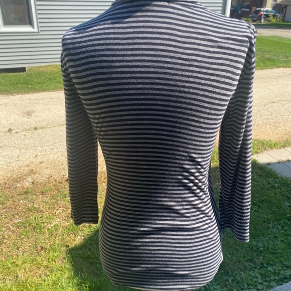 GAP Top - Picture 2 of 2